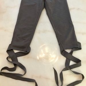 Yoga leggings with ballet ties